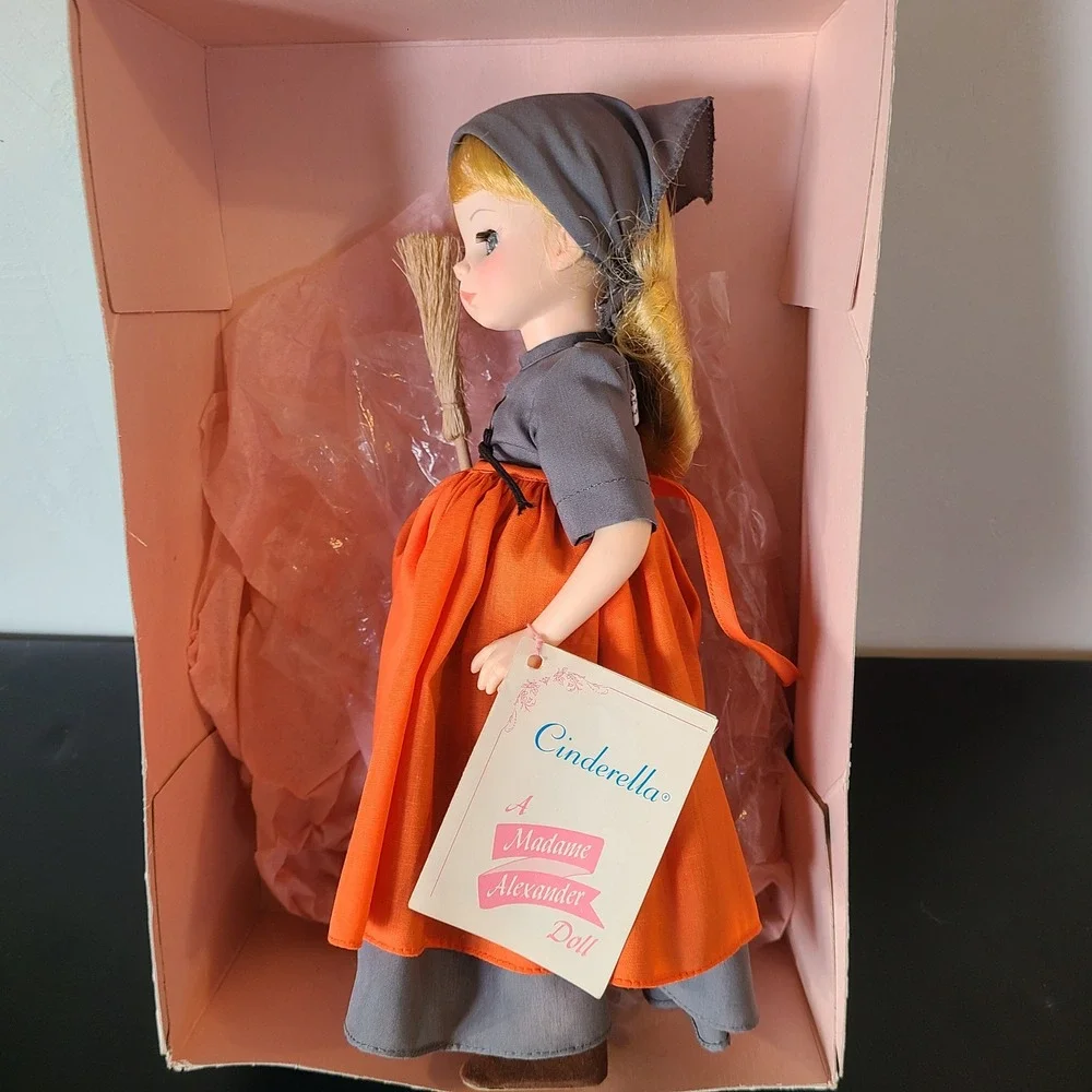 Madame Alexander Cinderella Poor Girl Doll Girl 8in Grey/Orange‎ Vintage